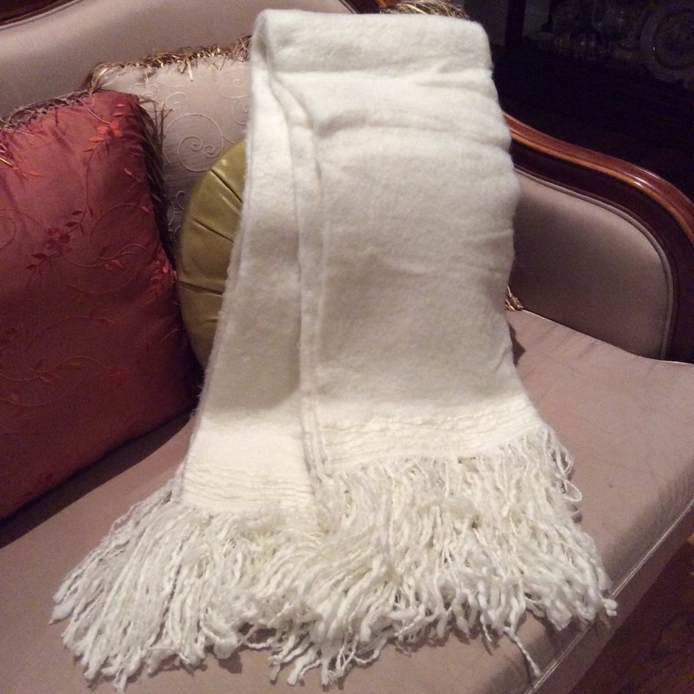 Shiraleah wool blend fringe white large throw blanket